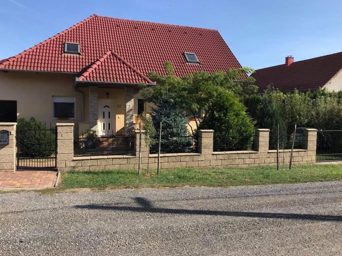 Jasmin Apartment House Vonyarcvashegy Luaran gambar