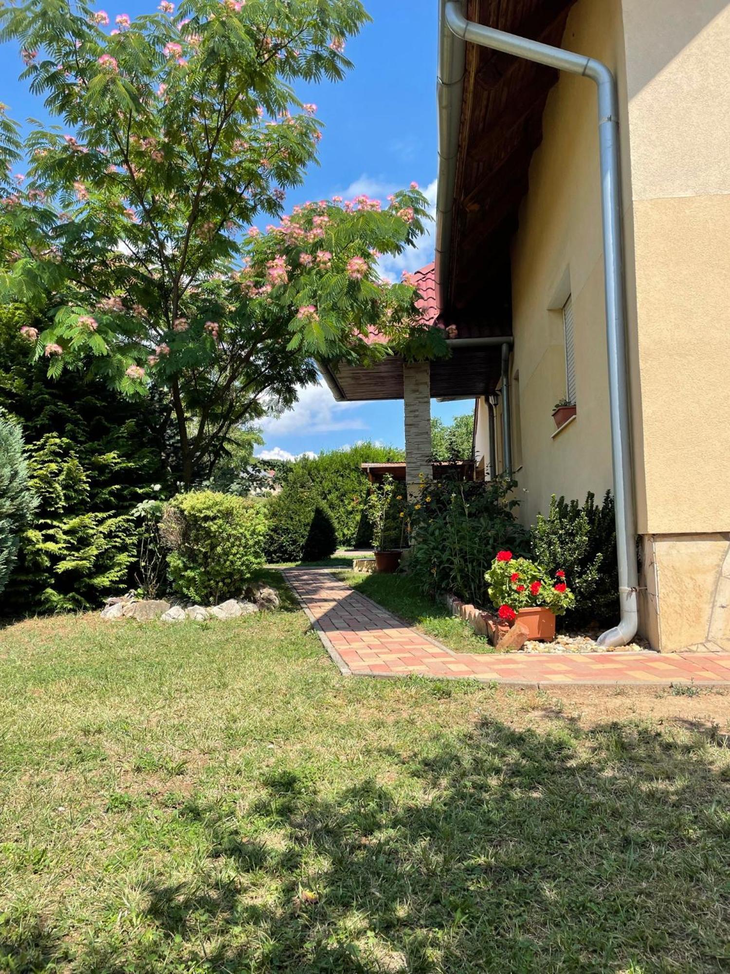 Jasmin Apartment House Vonyarcvashegy Luaran gambar